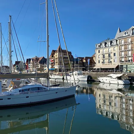 Les Voiles Yourhosthelper Apartment *