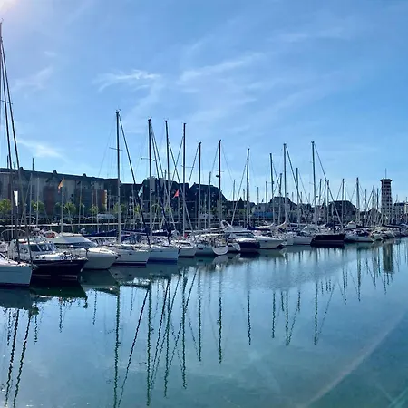 Les Voiles Yourhosthelper